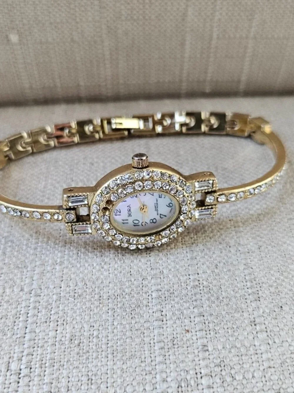 Vintage Bora Ladies Wristwatch Crystal accent Bezel Band Japan Movt Analog Watch